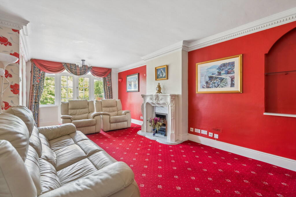 House in Three Rivers, Watford Rural - More