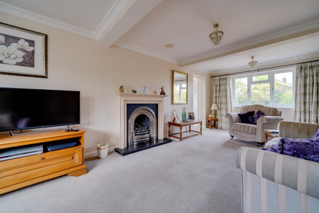 House in North Hertfordshire, Hedera Green, Royston - More