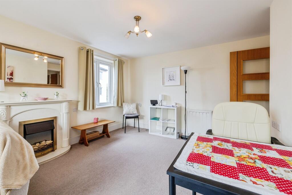 Apartment in Lincoln, Lincolnshire - View 5