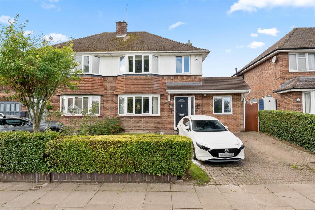 Main image of property: Meadway, Dunstable