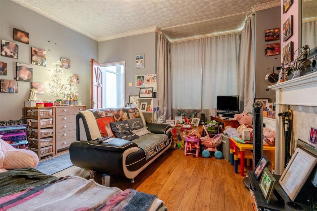 House in Salford, Greater Manchester - View 4