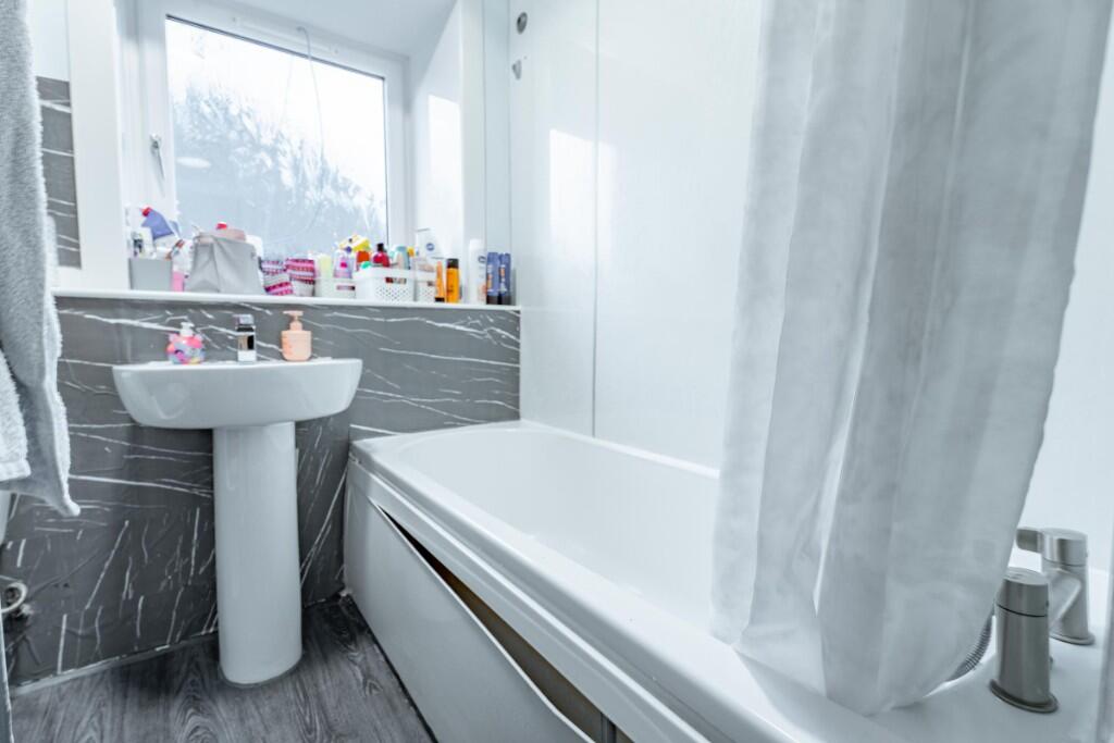 Corthan Crescent, Aberdeen, AB12 5BB - 9