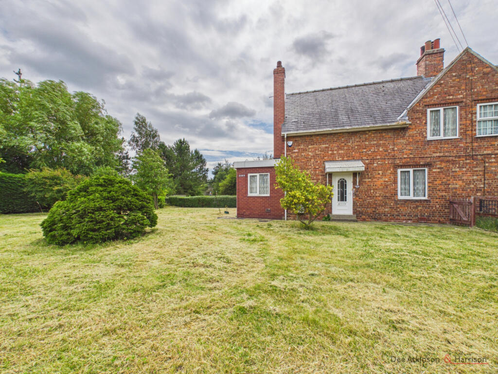 Main image of property: Hull Road, Woodmansey, HU17 0RU