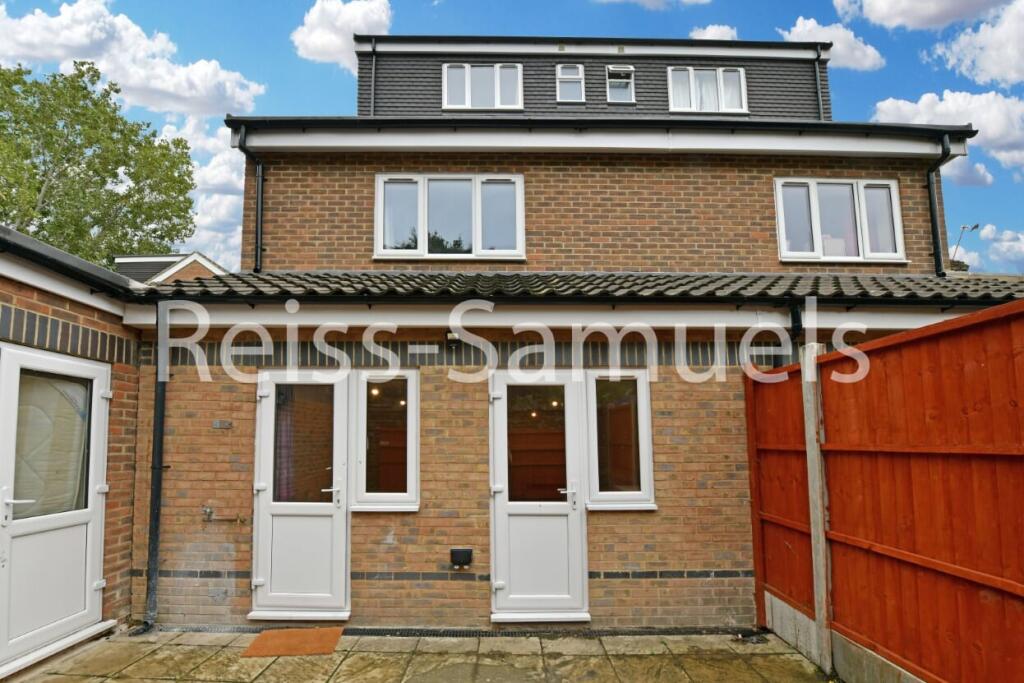 6 bedroom semi-detached house for rent