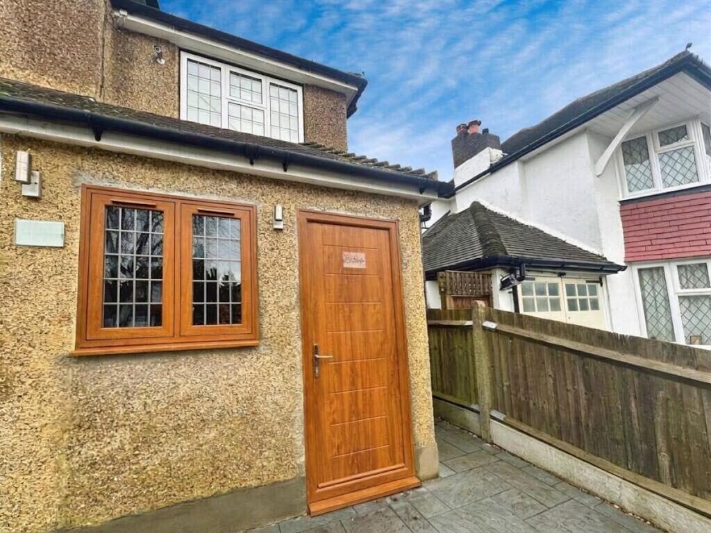 Apartment in Sutton - View 5