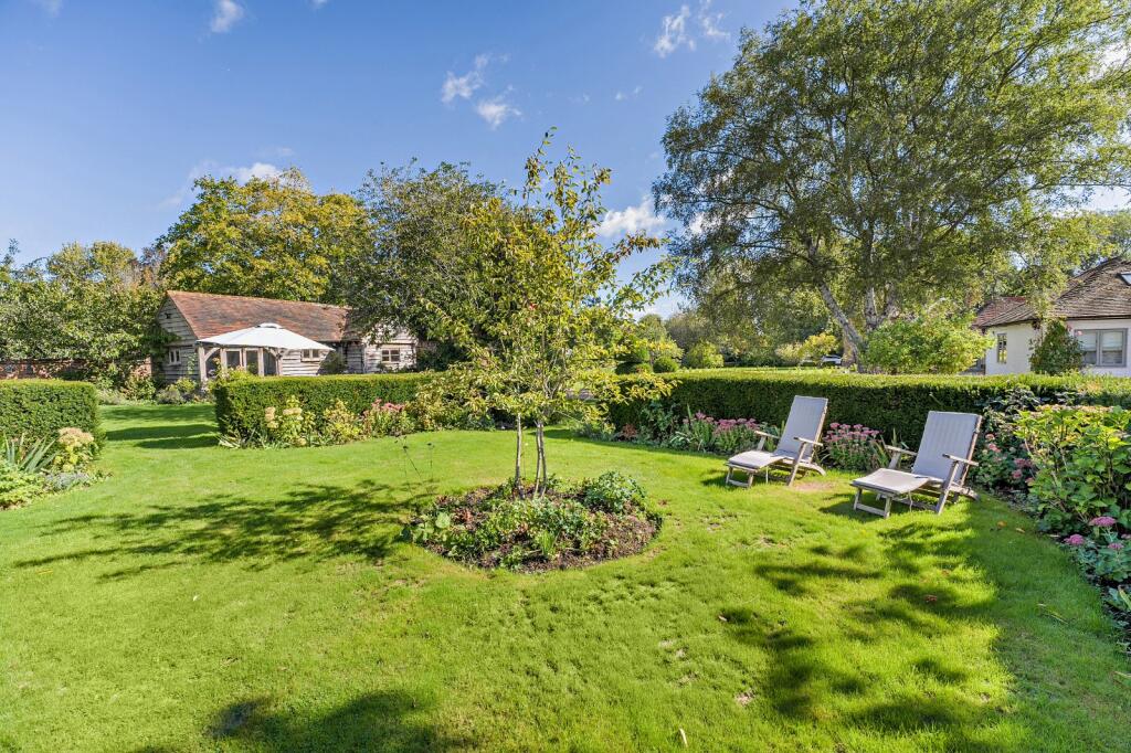 New Place Farm, Station Road, Lingfield, Surrey photo 2