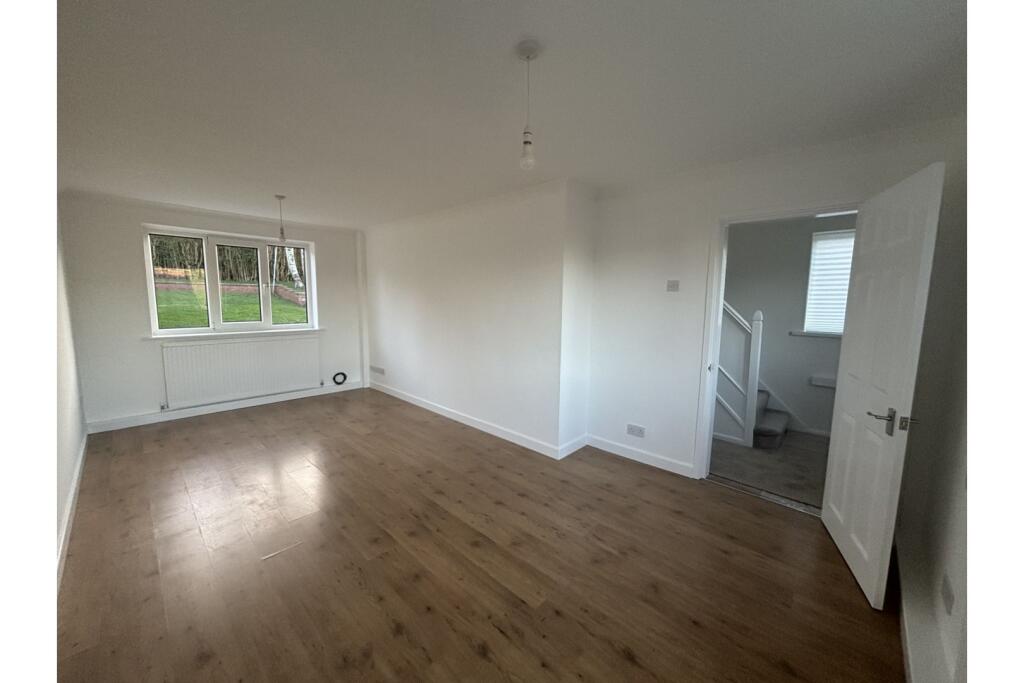 Hills Road, Sheffield, S36 photo 4