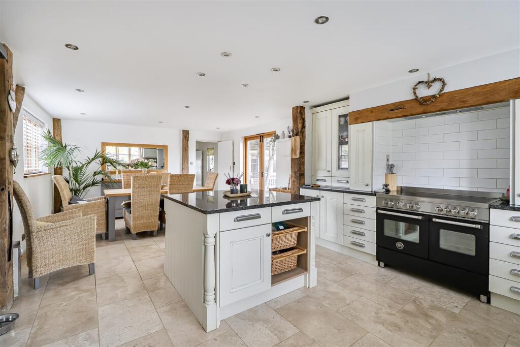 House in Slough - View 4