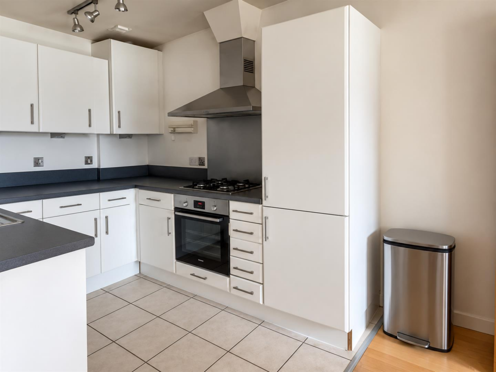 Apartment in London - More
