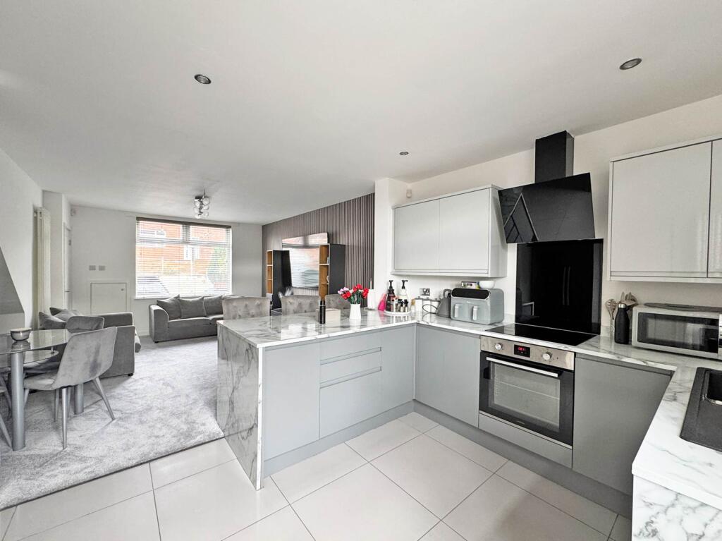 House in Oldham, Greater Manchester - More