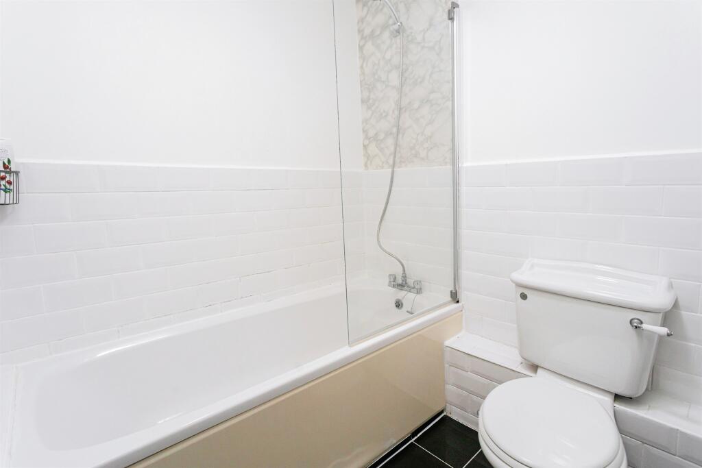 Apartment in Redhill - View 4