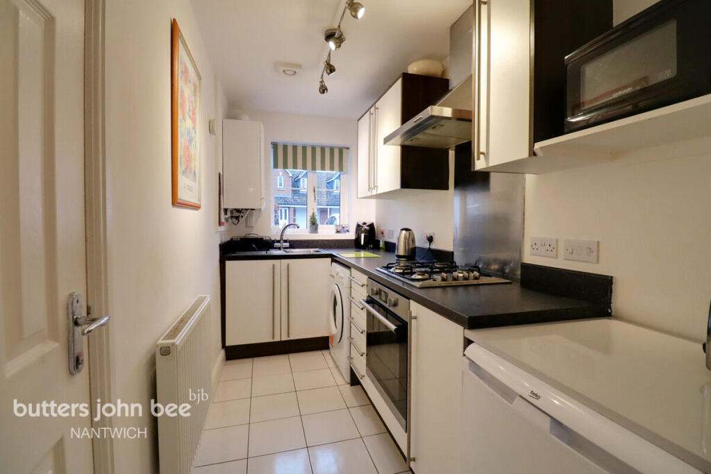 2-bed flat on Eason Grove, Wistaston, £130,000