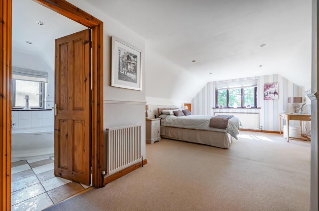 Reading Road, Finchampstead, Wokingham, Berkshire, RG40 photo 4