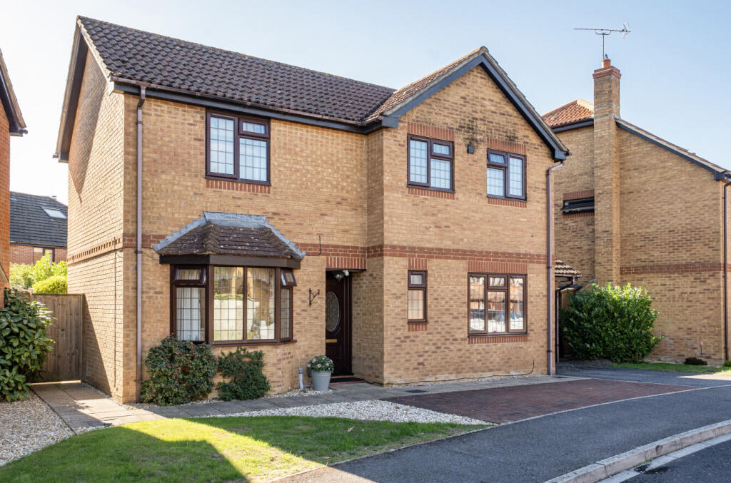 2-bed detached on Grayling Mead, Romsey, Hampshire, SO51, £600,000