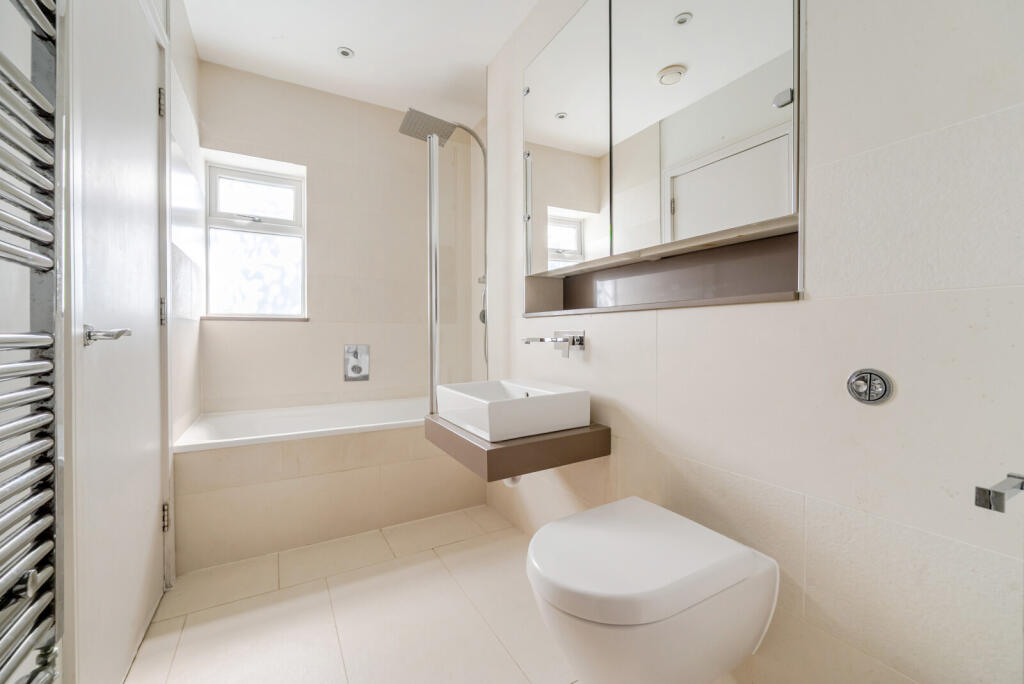 Apartment in Walton-on-Thames, Surrey - View 6