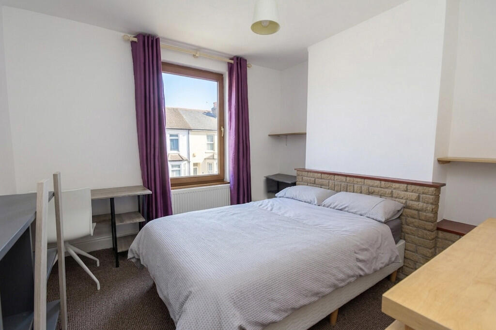 House in Lincoln, Lincolnshire - More