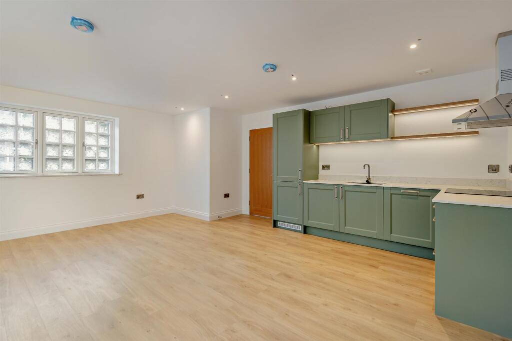 Charlton Lane, West Farleigh, Maidstone photo 4