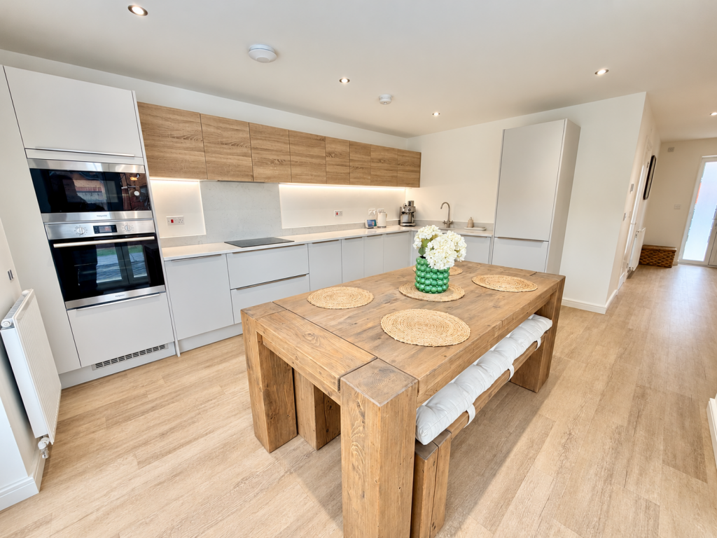 House in Barnsley, Tankersley - More