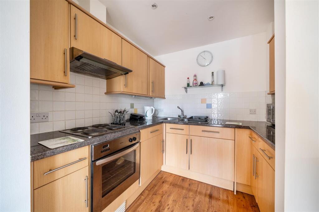 Apartment in Reading, Caversham Park Village, Caversham Park - More