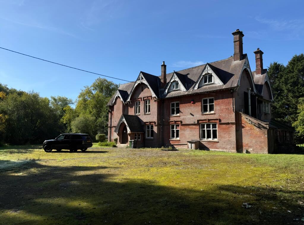 Main image of property: Fishers Court, 186 Main Road, Fishers Pond, Eastleigh, Hampshire, SO50 7HG