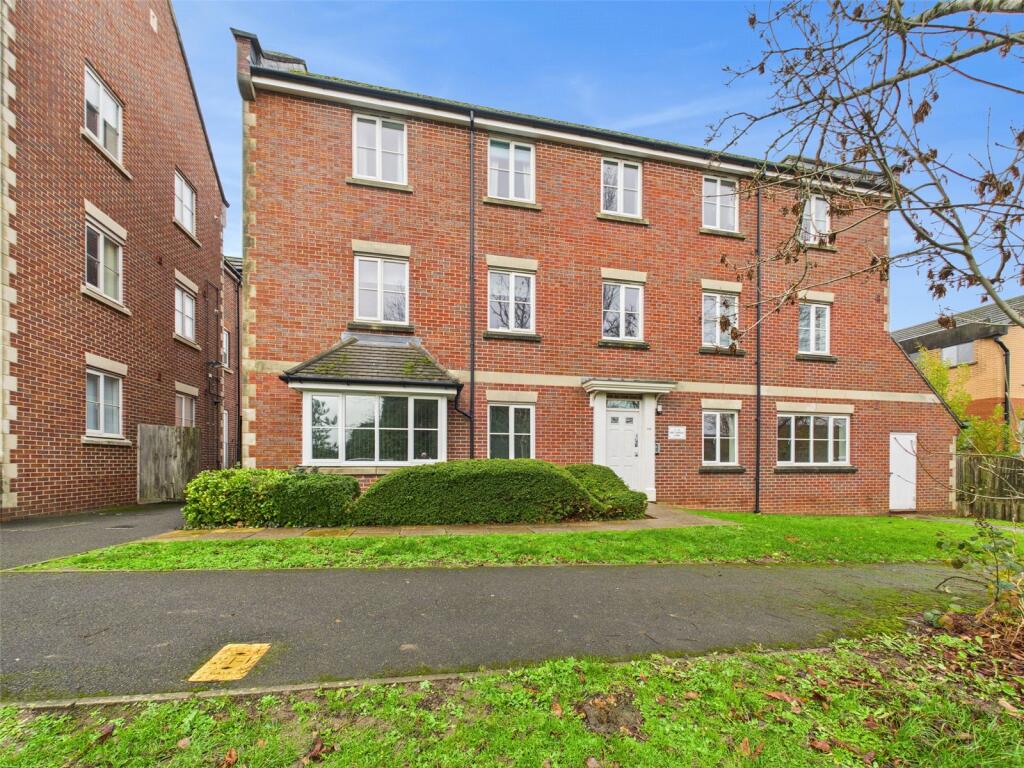 2-bed flat on Tuffley Lane, Tuffley, Gloucester, Gloucestershire, GL4, £130,000