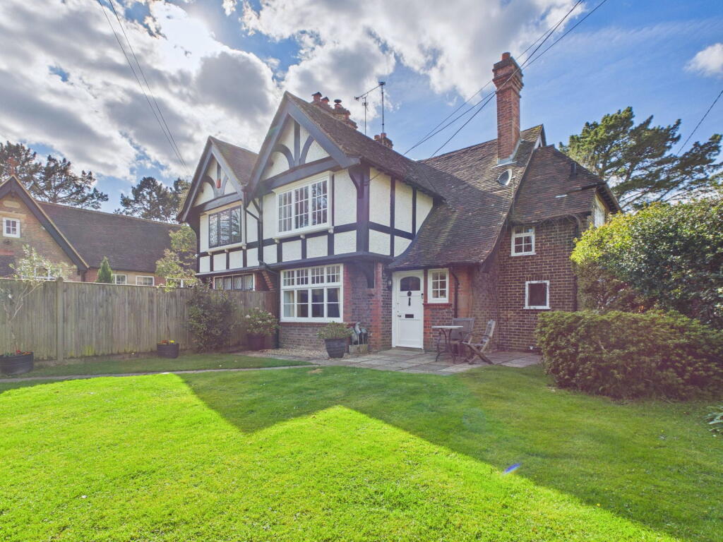 Main image of property: Masters Cottage, Nuthurst Street, Nuthurst, Horsham, West Sussex.