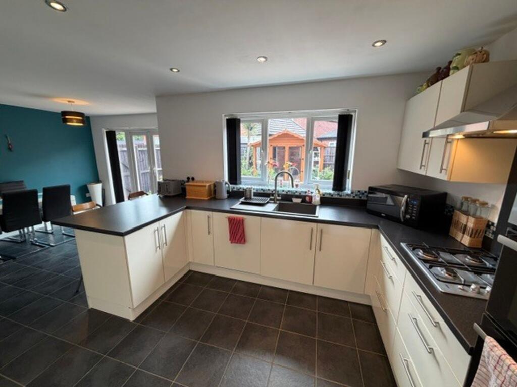 The Green, Castle Bromwich, B36 photo 4