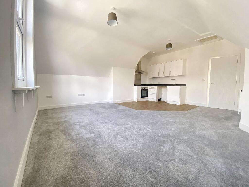 Apartment in Worcester - View 2