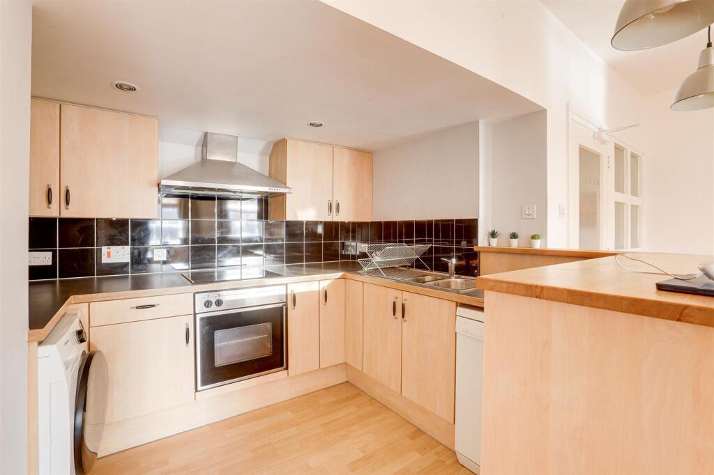Apartment in Nottingham, Lace Market, The Meadows - View 5