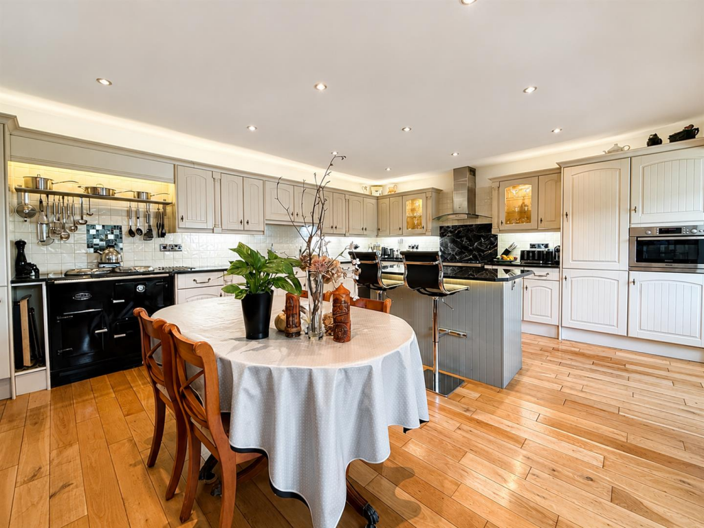 House in Torquay - More