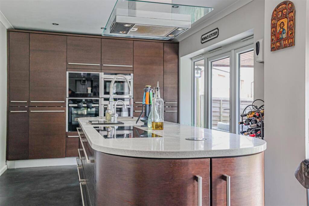 House in Dacorum, Hertfordshire - More
