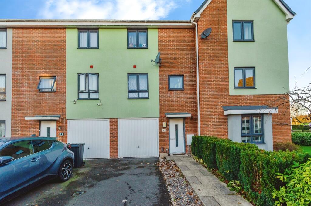 3-bed terraced on 17 Kynance Grove, £280,000