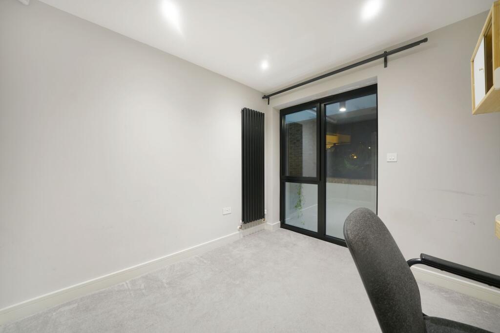 Apartment in Croydon - View 5