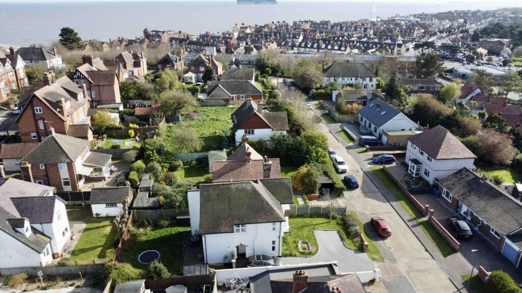 Riby Road, Felixstowe, IP11 photo 3