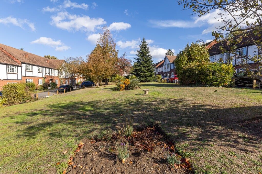Apartment in Elmbridge, Weybridge - View 3