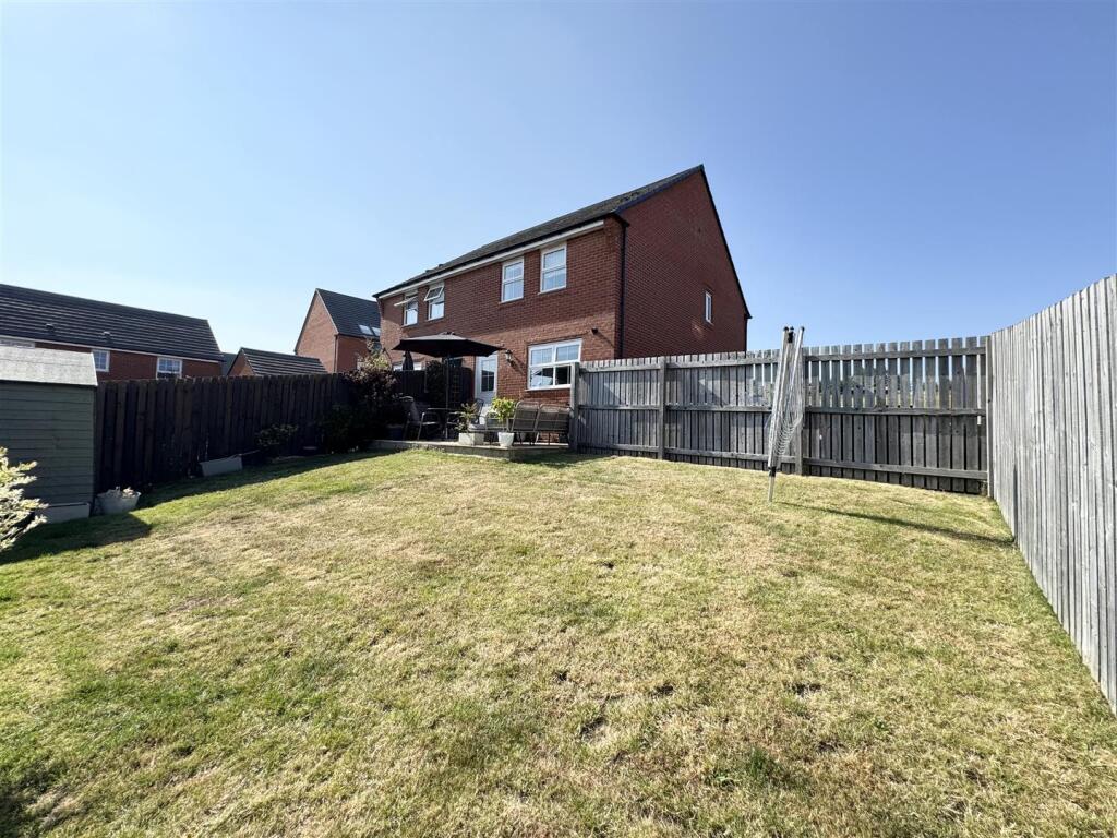House in Wakefield - View 2
