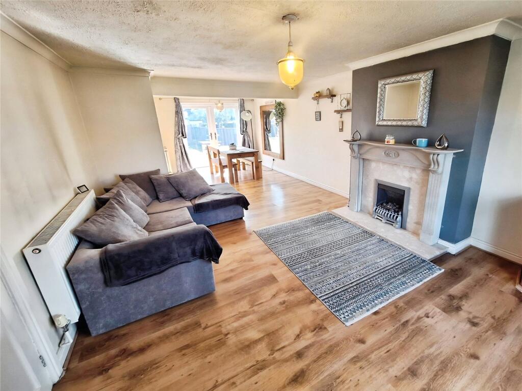 Frensham Drive, Nuneaton, Warwickshire, CV10 photo 2