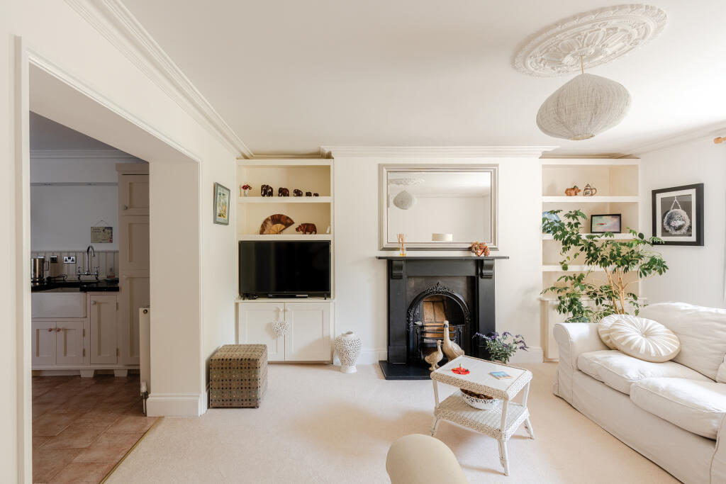 2-bed flat on Woodland Terrace, Redland, Bristol, BS6, £450,000