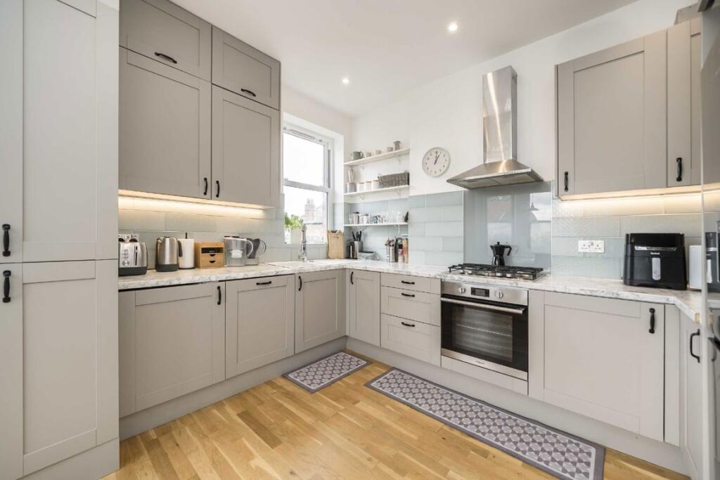 Apartment in London - View 3
