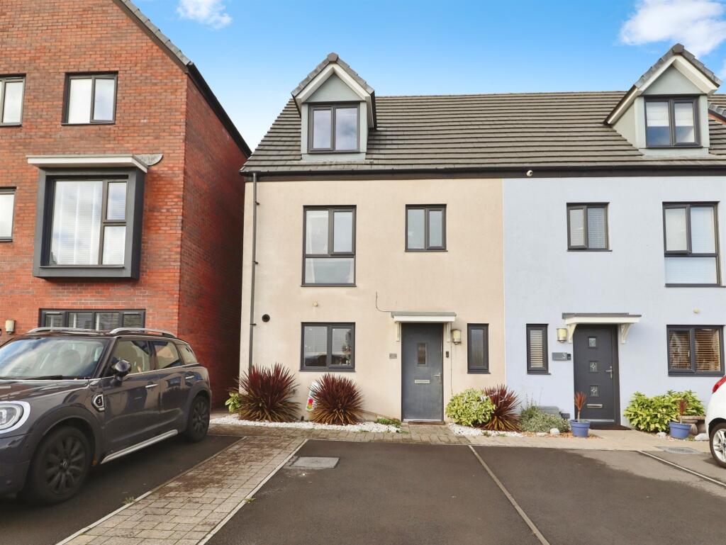 4-bed semi-detached on Island View, Barry, £300,000