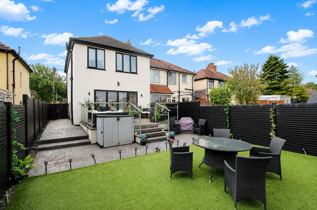 House in Oldham - View 4