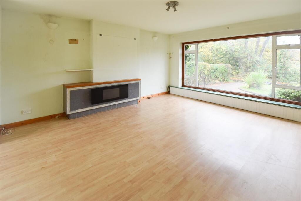 House in Brentwood, Doddinghurst - More