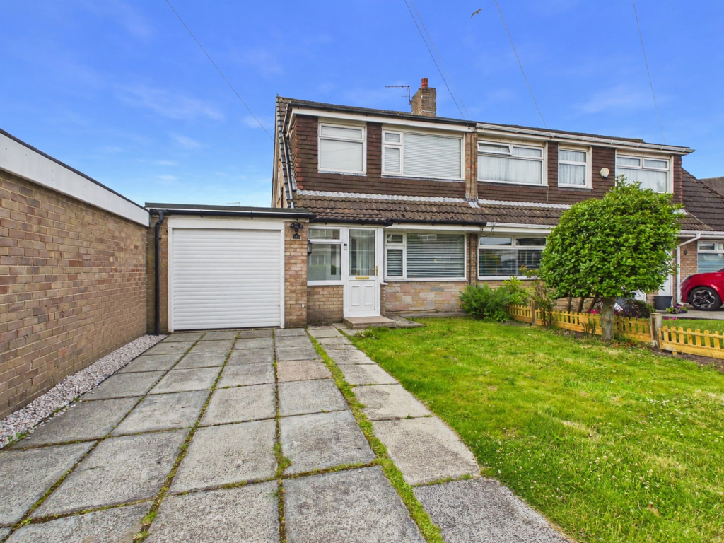 3-bed semi-detached on Wordsworth Close, Ormskirk, L39, £260,000