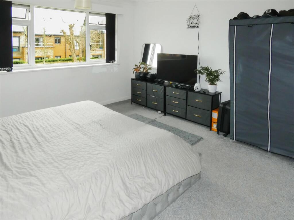 Apartment in Arun, Rustington - More