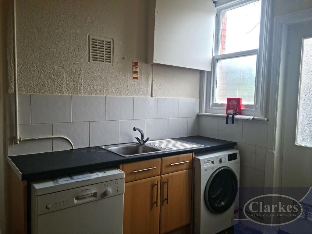 Fitzharris Avenue, Winton, Dorset photo 3