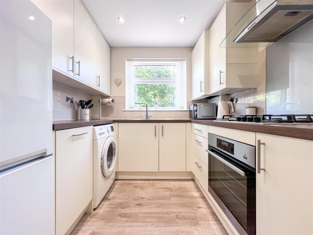House in Staffordshire Moorlands, Leek - View 4