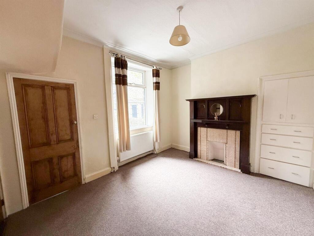 House in Bradford, Steeton with Eastburn - View 4