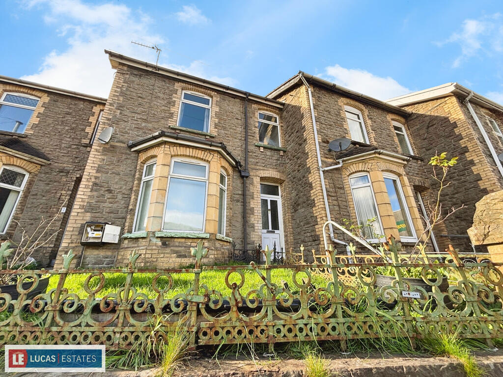3-bed terraced on High Street, Newbridge, Newport, £130,000