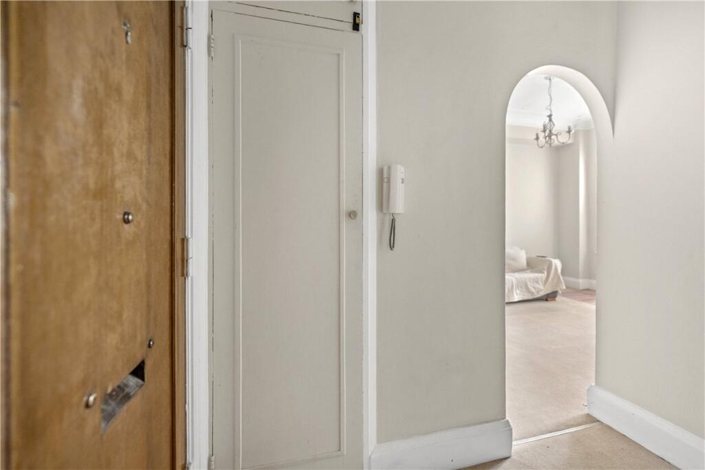 Basildon Court, 28 Devonshire Street, Marylebone, London, W1G - Mehr