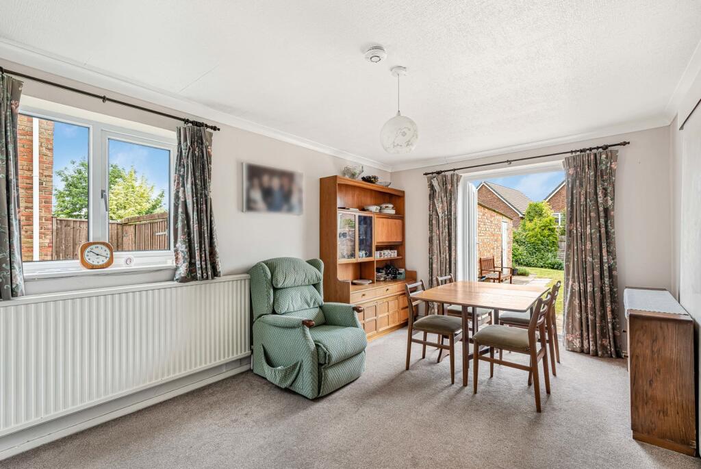 Wentworth Close, Farnham, Surrey, GU9 photo 4